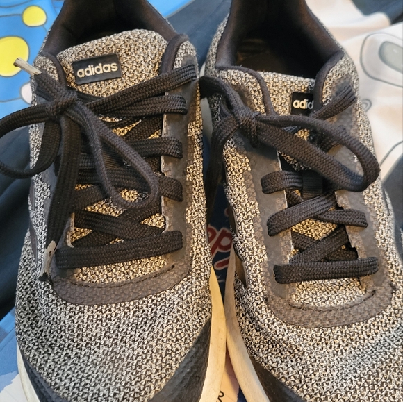 Adidas shoes big kid size 6 - Picture 2 of 4